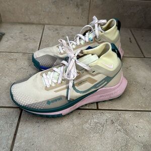 Wmns React Pegasus Trail 4 GORE-TEX 'Sanddrift Pearl Pink'